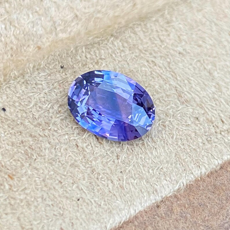 Oval Lavender sapphire for a custom Engagement Ring, Light Purple Sapphire ring